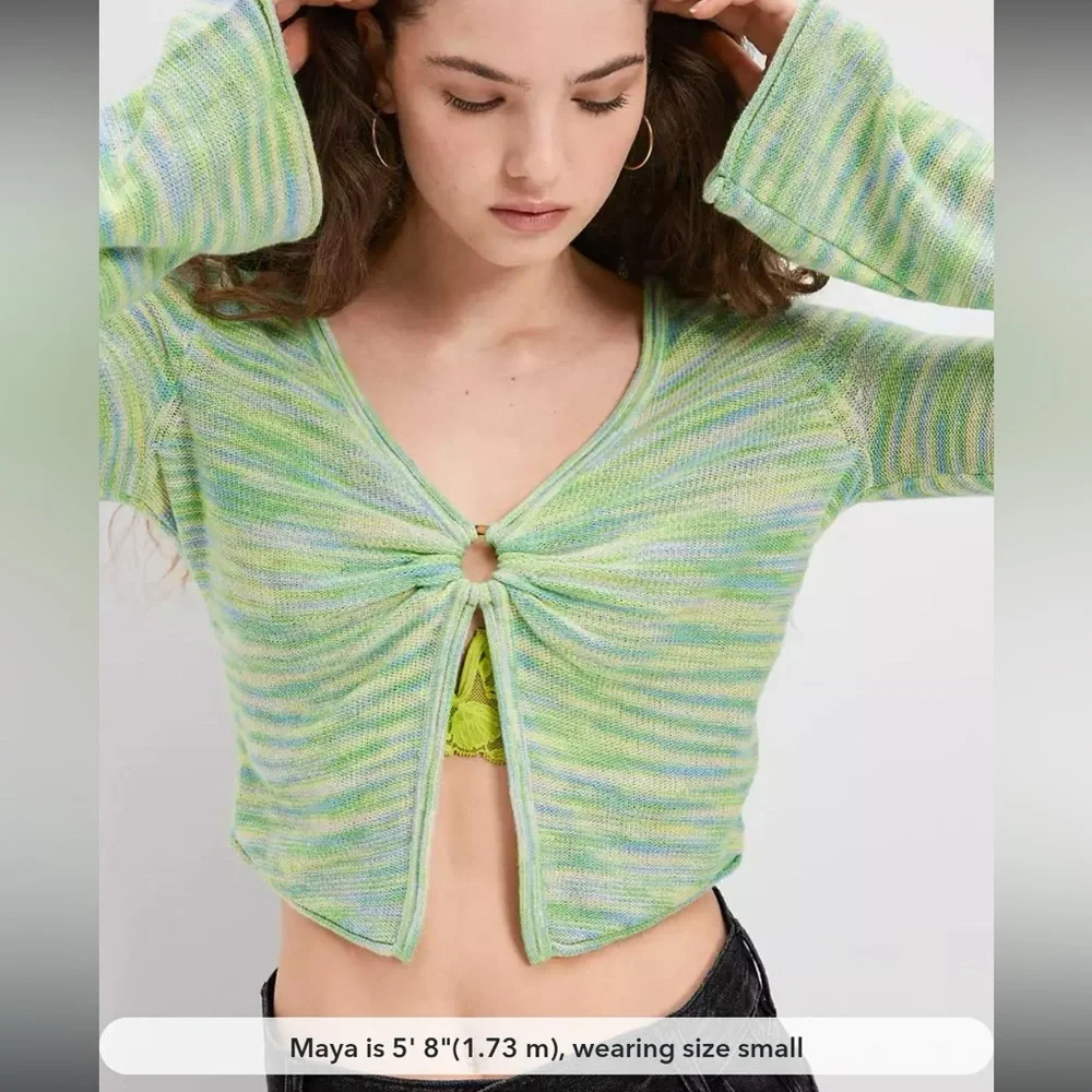 American Eagle • Y2K Cropped Bell Sleeve Sweater - Picture 3 of 12